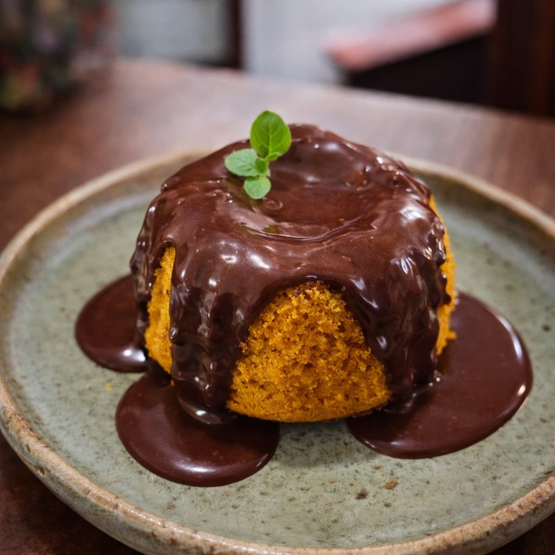 Bolo de Cenoura com Calda de Chocolate